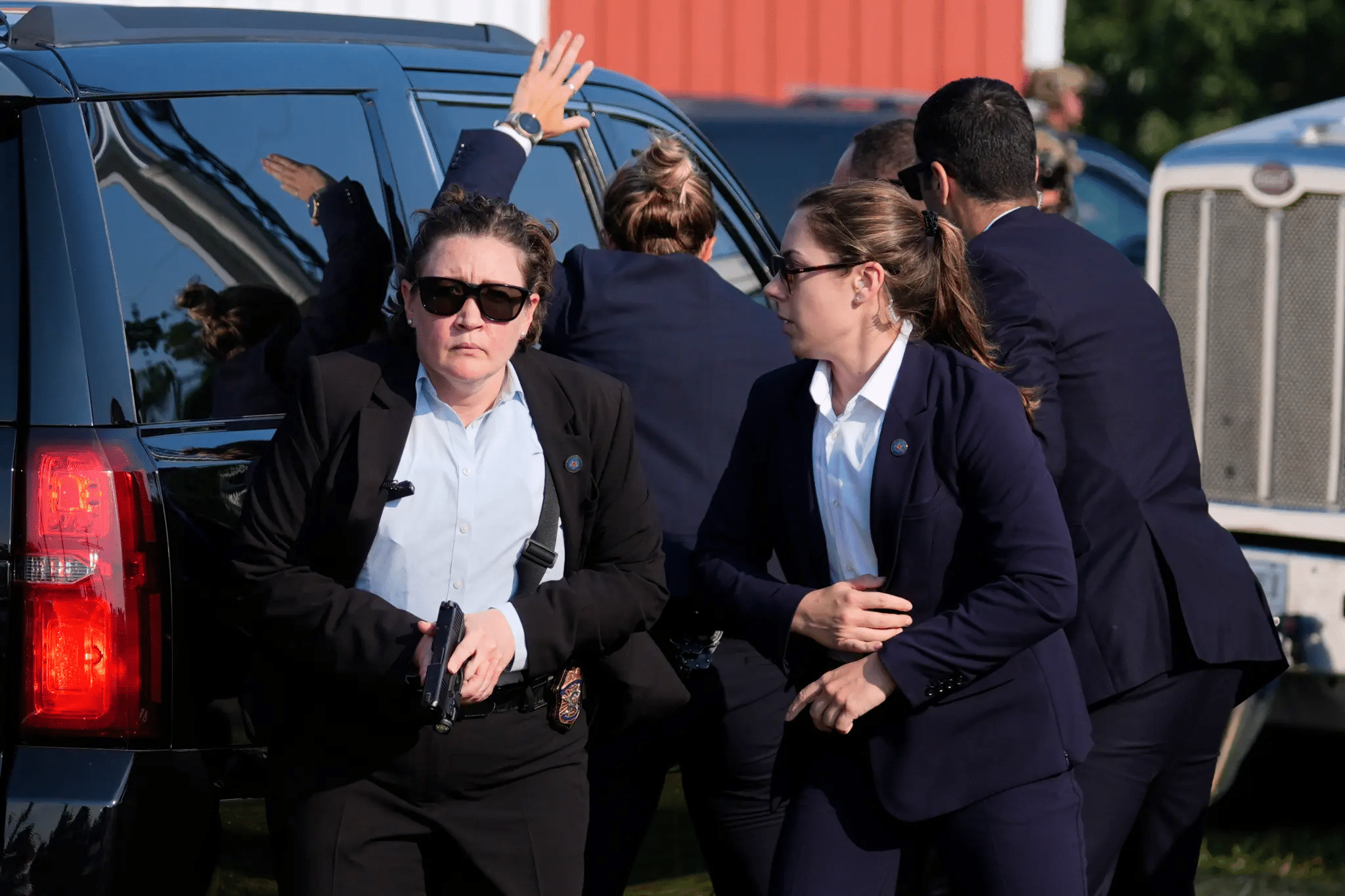 Former head of secret service tsa head explains failure at trump